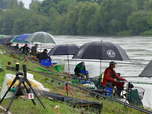 Počas piatka hrozia búrky s intenzívnymi lejakmi