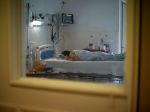V košickej univerzitnej nemocnici zomrela staršia pacientka s ochorením COVID-19