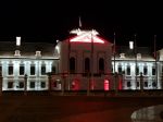 Prezidenstký palác je od sobotňajšieho večera nasvietený vo farbách Bieloruska