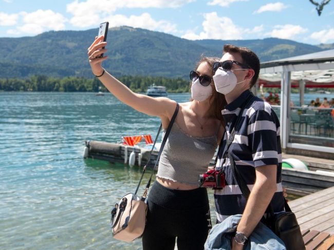 Nové prípady ochorenia COVID-19 sú aj importom zo zahraničia