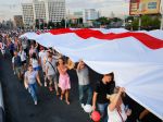 Na povolebný protest v Minsku prišlo 200.000 ľudí