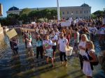 Stovky ľudí protestovali v Madride proti noseniu rúšok a ďalším opatreniam