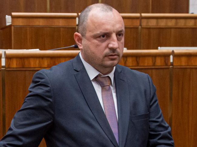 Do parlamentu nastúpi Lukáš Kyselica, odchádza náhradník Peter Cseh