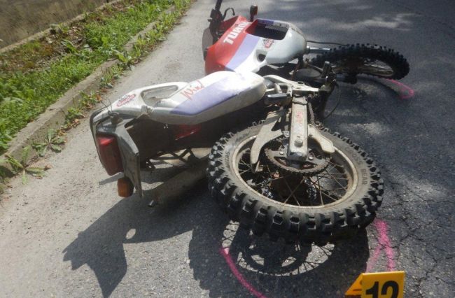 Po náraze do betónového plotu zomrel v Považskej Bystrici 40-ročný motocyklista