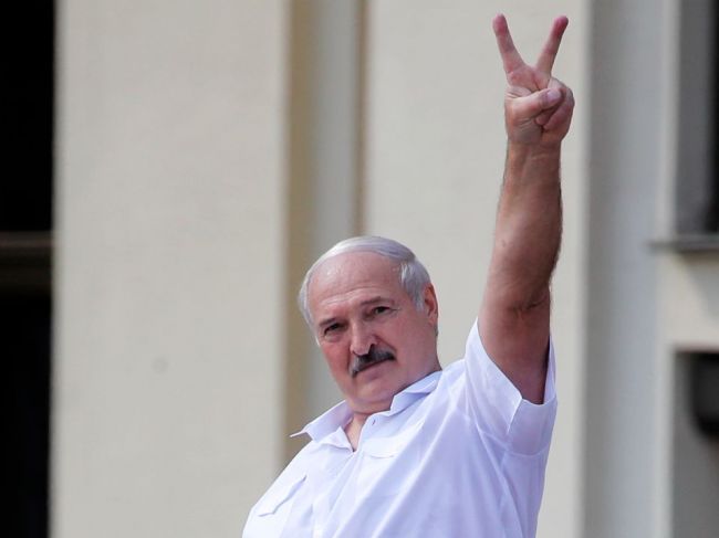 Lukašenko vysvetlil svoj volebný zisk predčasným hlasovaním