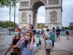 Paríž nevylúčil všeobecnú povinnosť nosenia rúšok na verejnosti