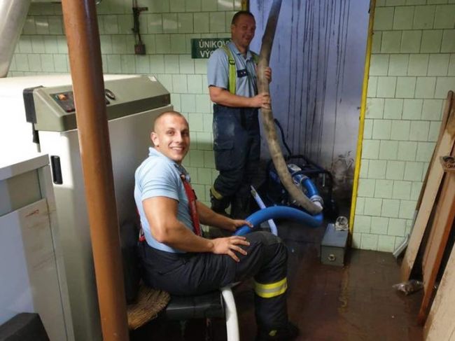 Pre prívalové dažde mali hasiči v pondelok 102 výjazdov