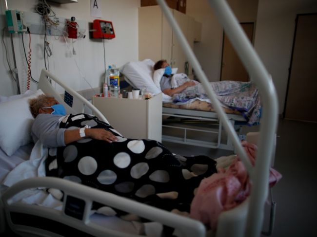 Česko už má vyše 400 obetí koronavírusu