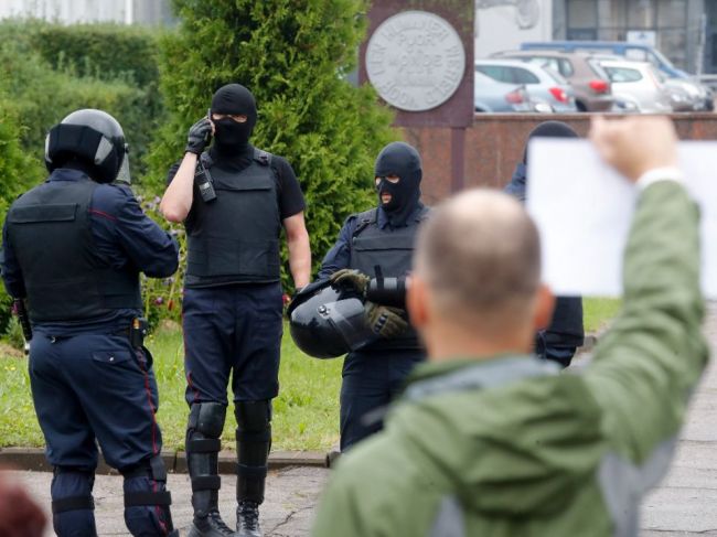 Vláda SR vyzvala bieloruský režim k okamžitému ukončeniu násilia