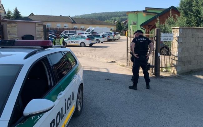 Polícia zasahuje na obľúbenom termálnom kúpalisku