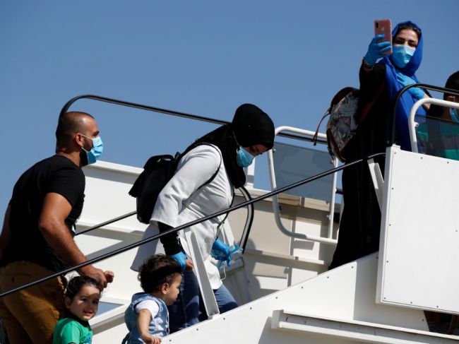 Grécky premiér poprel správy, že Grécko zatláča migrantov do tureckých vôd