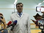 Na vlasoch a rukách Navaľného našli stopy priemyselných chemikálií