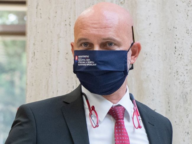Gröhling: Školský rok by sa mal 2. septembra začať na každej škole