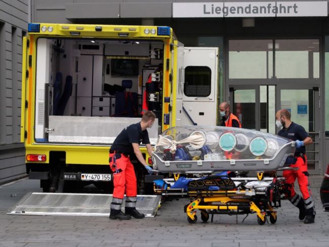 Nemeckí lekári: Výsledky testov naznačujú, že Navaľnyj bol otrávený