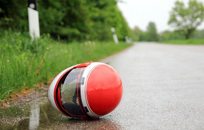 Motocyklista zahynul po zrážke s nákladným autom