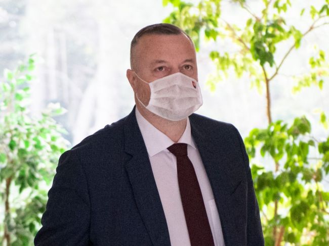 Ak Krajniak siahne na minimálnu mzdu, opoziční poslanci ho chcú odvolať