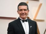 Herec Antonio Banderas sa vyliečil z ochorenia COVID-19