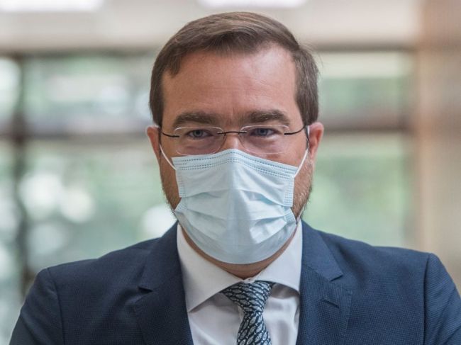 Na Slovensku máme superšíriteľov vírusu, Krajčí hovorí o nezodpovednom správaní