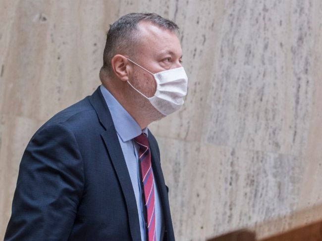 Vláda schválila zvýšenie minimálnej mzdy aj zmeny pri 13. dôchodkoch