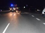 Mladý motocyklista po zrážke s autom pri Vlkanovej bojuje o život