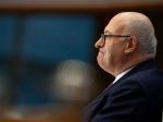 Eurokomisár pre obchod Phil Hogan po porušení predpisov proti šíreniu vírusu odstupuje