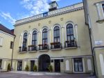 Michalovce obmedzujú služby mestského úradu, u zamestnankyne potvrdili COVID-19