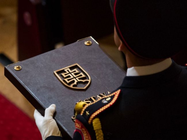 Pred 28 rokmi schválili poslanci Slovenskej národnej rady Ústavu SR