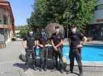 Polícia pokračuje v kontrole dodržiavania nosenia rúšok
