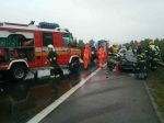 Diaľnicu D1 v smere na Žilinu uzavreli, pri Trenčíne sa zrazili tri autá
