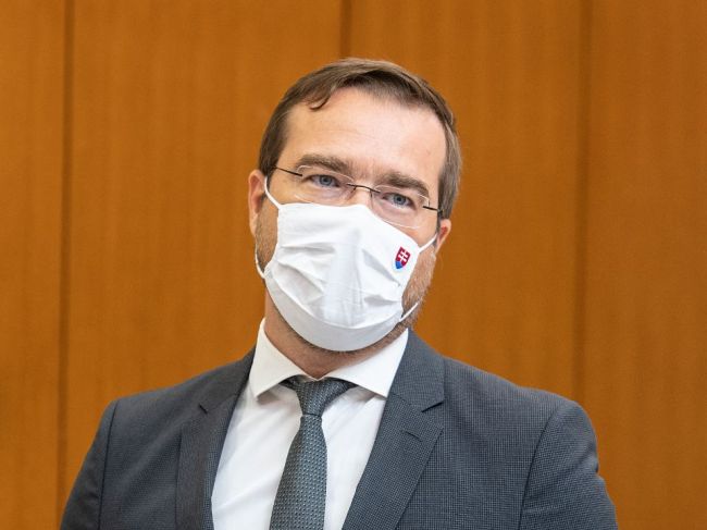 Krajčí: Laboratóriá dokážu denne vyšetriť 7500 vzoriek nového koronavírusu