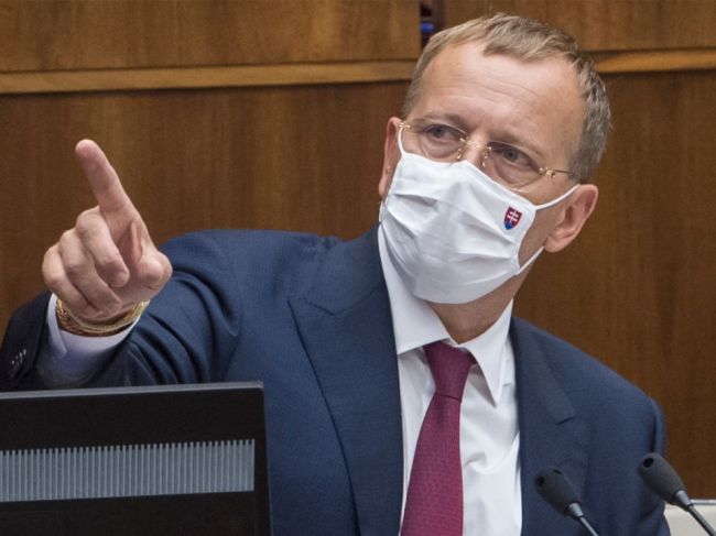 Poslanci ĽSNS môžu dostať pokutu, podľa Kollára by mali ísť príkladom
