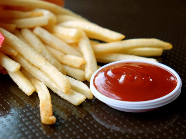 Ako správne jesť hranolčeky s kečupom z fastfoodu: Dodnes ste na to išli zle!