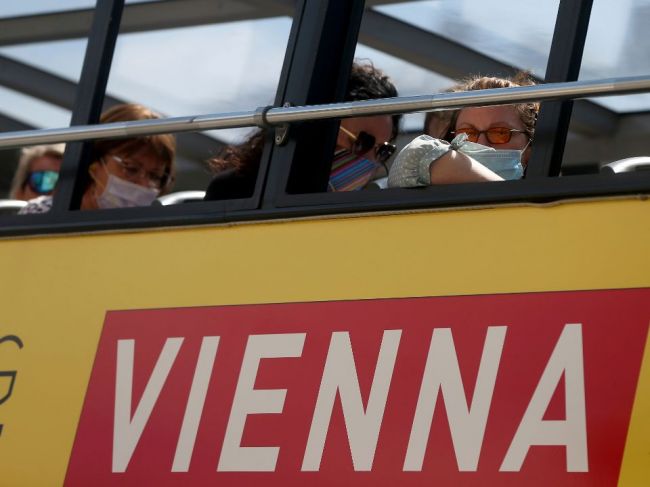 COVID-19: V Rakúsku dostali žltú farbu Viedeň, Linz, Graz a okres Kufstein