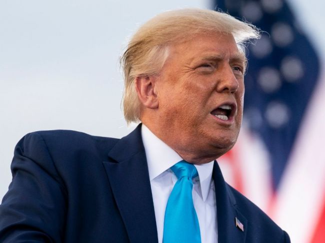 Trump odmietol, že označil padlých amerických vojakov za hlupákov