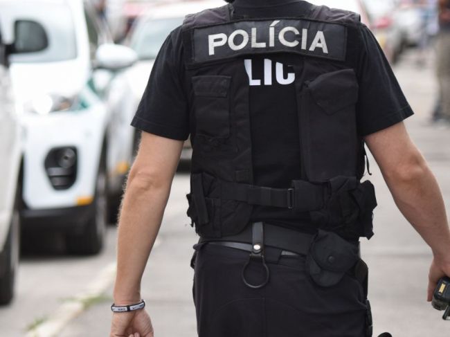 Prokurátor ÚŠP podal obžalobu na expolicajta prijímanie úplatkov