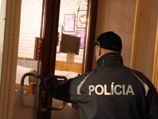 Polícia počas prvých dvoch dní septembra udelila 150 pokút za nenosenie rúška