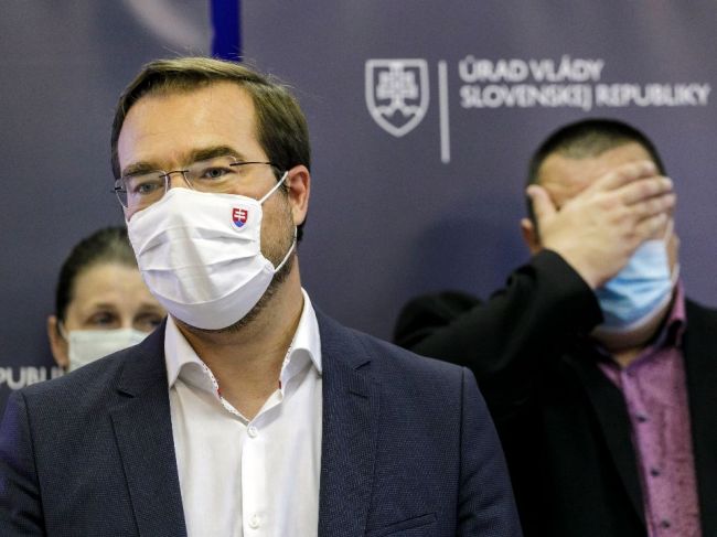Minister Marek Krajčí je v karanténe, bol v kontakte s pozitívne testovaným