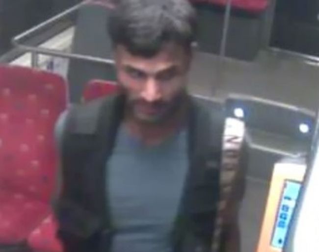 Polícia pátra po mužovi, ktorý sa dopustil násilnej trestnej činnosti