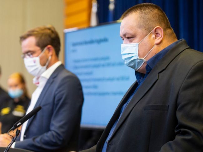 Krajčí a Mikas sa dozvedeli výsledky testov, hlavný hygienik ostáva v izolácii