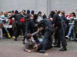 Polícia v Minsku podľa svedkov opäť zadržala desiatky demonštrantov