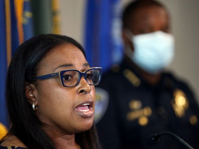 Vedenie polície v Rochesteri odišlo po smri Afroameričana náhle do dôchodku