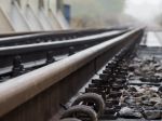 V Česku sa osobný vlak zrazil so servisným strojom