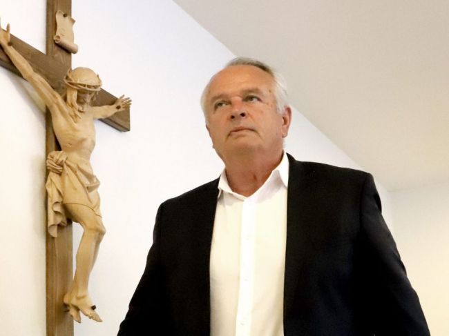 Europoslanec a bývalý sudca Miroslav Radačovský je v tíme vznikajúcej strany