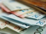 Kuriozita z Bratislavy: Dôchodkyňa vyhodila podvodníkovi z okna 5000 eur