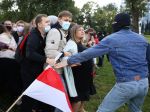 Na protestoch v Bielorusku pokračuje zatýkanie demonštrantov