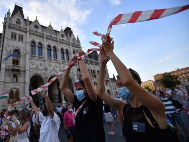 V Maďarsku pribudlo 844 nakazených koronavírusom, zomrelo päť starších pacientov