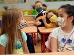 Povinnosť nosenia rúška na školách sa predlžuje do 1. októbra