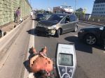 Video: Opitý muž s troma deťmi v aute narazil do iného auta a do zvodidiel