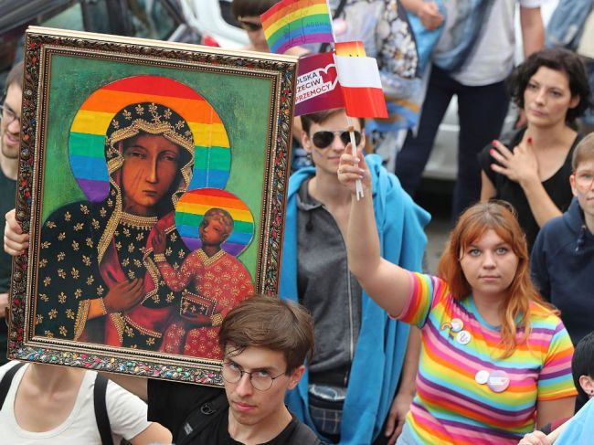 Europarlament odsúdil potláčanie práv LGBTI menšín v Poľsku