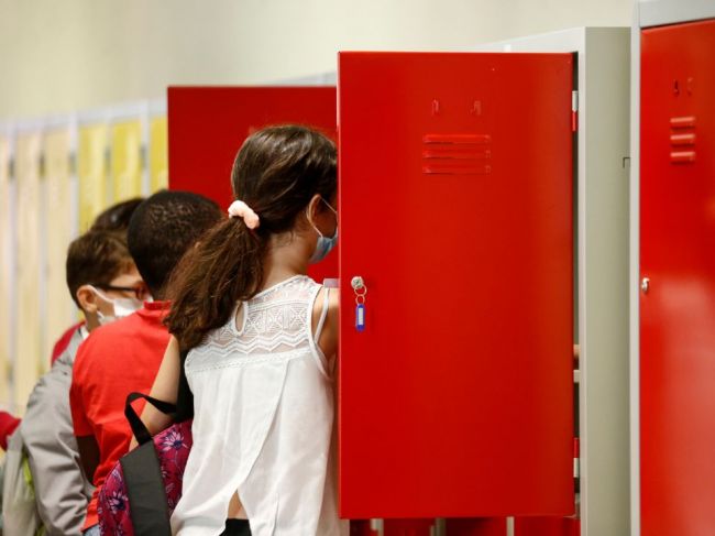 Na Slovensku je úplne zatvorených 13 škôl, doma je viac ako 6500 detí